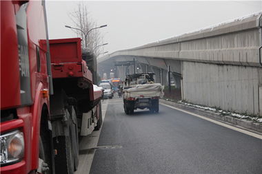 蕭山農產品批發市場周邊亂停車現象嚴重影響銷售